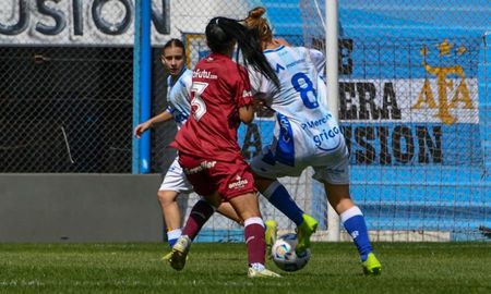Lanús le ganó a Rafaela y sacó ventaja en la semifinal del Reducido de la Primera B del fútbol femenino. Lanús le ganó a Rafaela y sacó ventaja en la semifinal del Reducido de la Primera B del fútbol femenino.