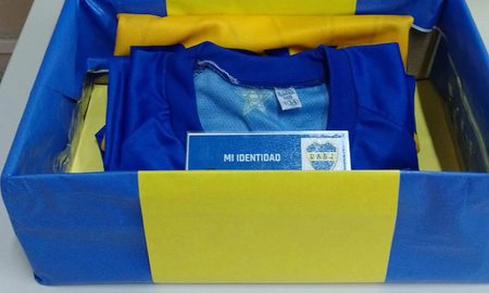 Un juez hincha de River adornó su oficina con los colores de Boca para contarle a un nene de 11 años que lo iban a adoptar Un juez hincha de River adornó su oficina con los colores de Boca para contarle a un nene de 11 años que lo iban a adoptar