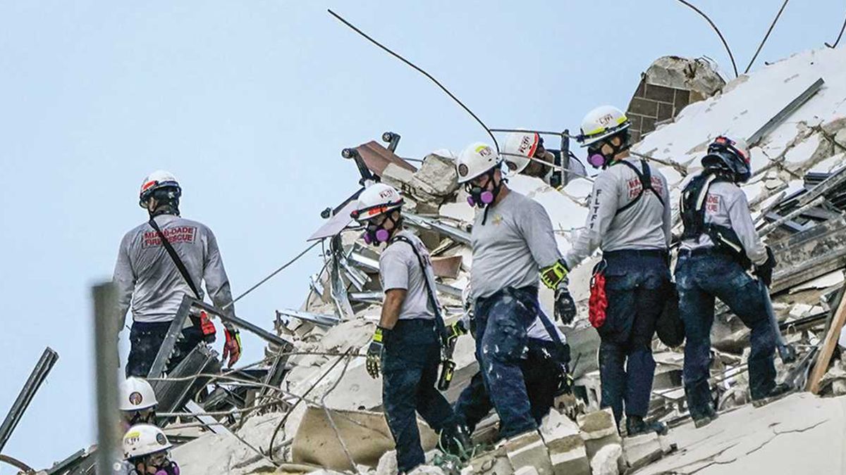 Un grupo de rescatistas que llegaron a Miami desde Israel y México participaban hoy de la búsqueda de las 159 personas que aún permanecían desaparecidas tras el derrumbe en el edificio Champlain Towers South.