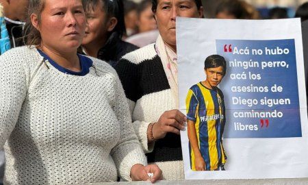 La movilización de familiares de Diego Román se realizó frente a los Tribunales de Santa Fe. La movilización de familiares de Diego Román se realizó frente a los Tribunales de Santa Fe.