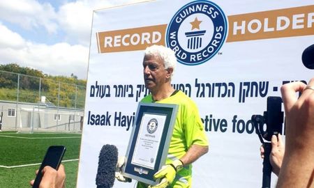 isaak hayik, el jugador mas veterano del mundo segun los records guiness