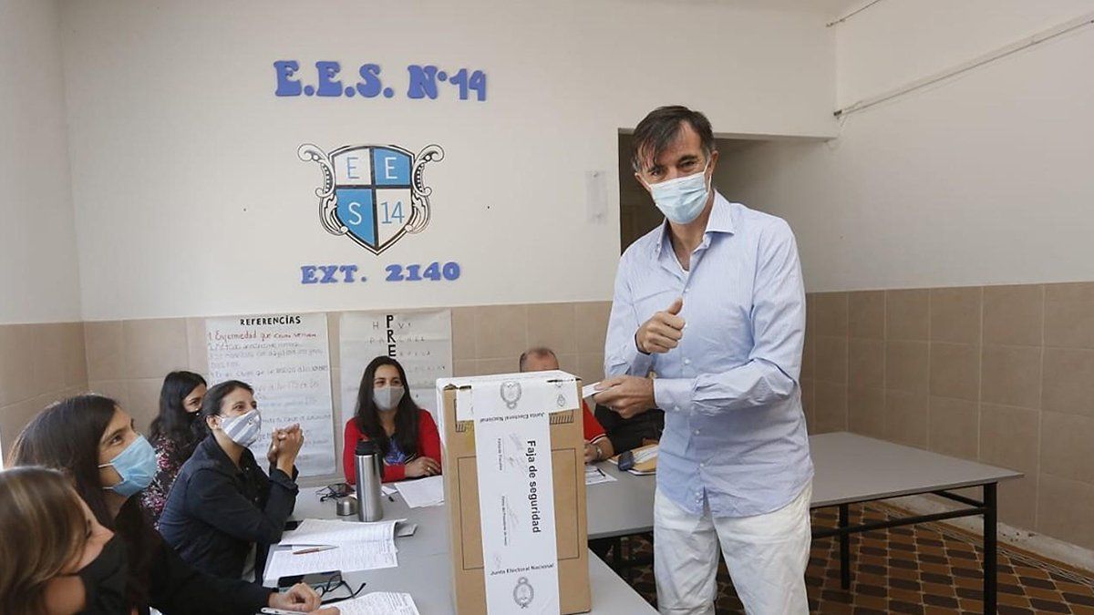 Bullrich viajó más de 280 km para cumplir con el deber cívico en la ciudad de Junín.