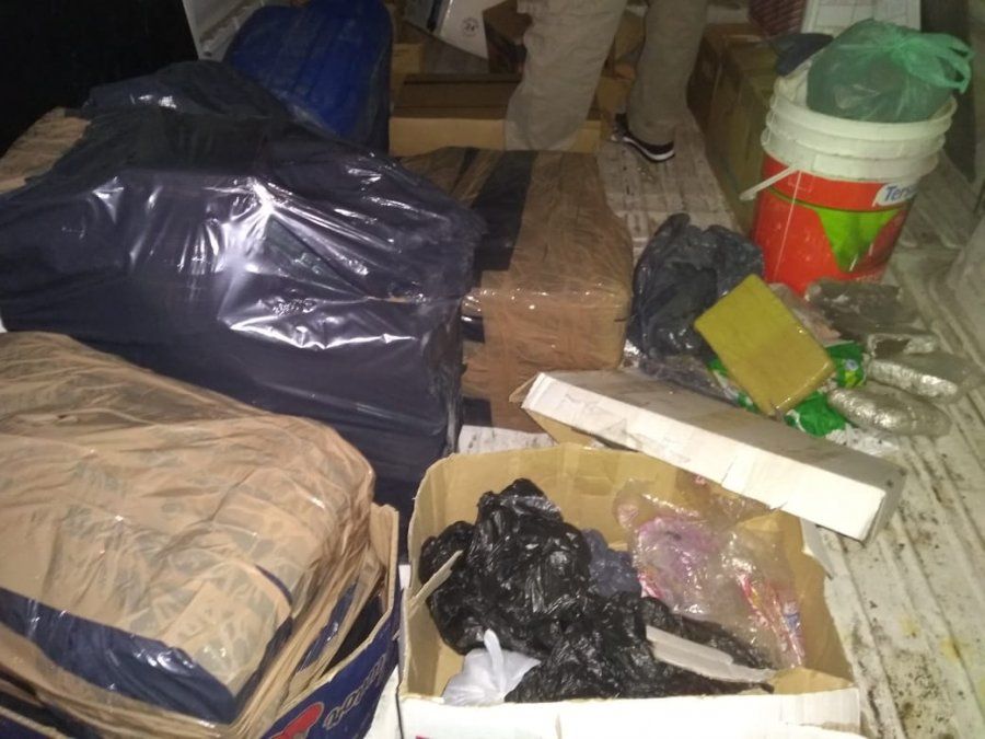 Secuestraron cerca de 150 kg de marihuana dentro de una camioneta en Bº 7 Jefes