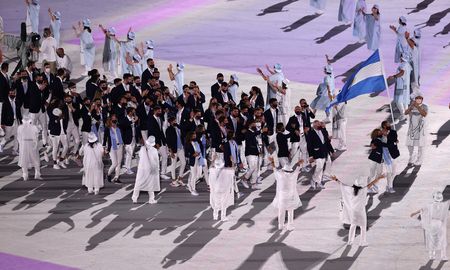 La delegación argentina participó de la ceremonia inaugural de los Juegos Olímpicos de Tokio. La delegación argentina participó de la ceremonia inaugural de los Juegos Olímpicos de Tokio.