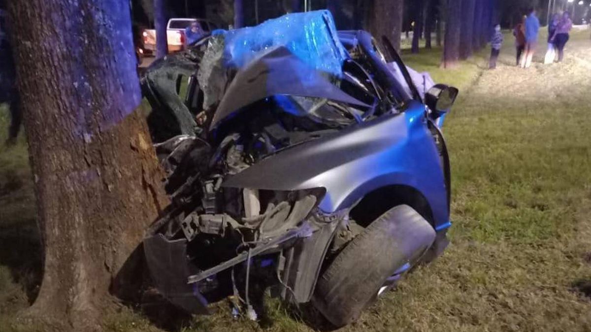 Los ocupantes del automóvil murieron tras el impacto que se registró en el acceso norte de Avellaneda.