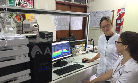 Los científicos santafesinos trabajan desde hace tiempo en la utilización de nanopartículas de plata, capaces de ser incorporadas a telas que maten al coronavirus. Los científicos santafesinos trabajan desde hace tiempo en la utilización de nanopartículas de plata, capaces de ser incorporadas a telas que maten al coronavirus.