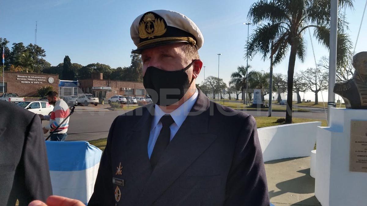 El oficial de la reserva naval, Rolando Garavaglia, dijo que la restauración del busto fue hecha "con mucho cariño", el honor a los "héroes nacionales".