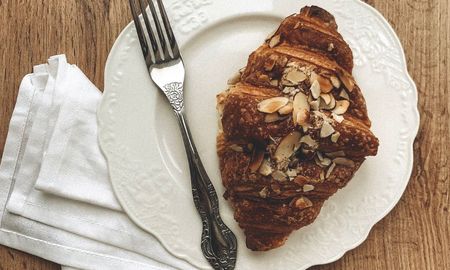 Aprendé cómo hacer croissants de almendras caseros con esta receta.