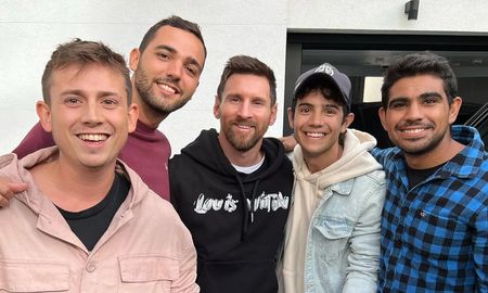 Facundo (primero a la izquierda) es el fanático cordobés que conoció a Messi en Paris y se tatuó su autógrafo. Facundo (primero a la izquierda) es el fanático cordobés que conoció a Messi en Paris y se tatuó su autógrafo.