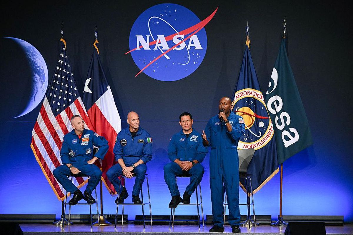 Los cuatro astronautas seleccionados para integrar la misión Artemis III: Randy Bresnik, Luca Parmitano, Frank Rubio y Andre Douglas. Los cuatro astronautas seleccionados para integrar la misión Artemis III: Randy Bresnik, Luca Parmitano, Frank Rubio y Andre Douglas.