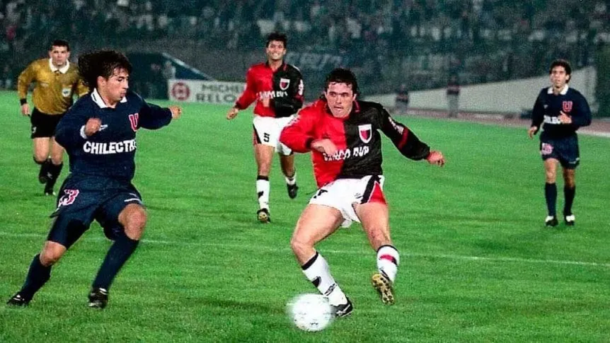 Adrián Gorostidi fue el primer futbolista de Colón en marcar un gol internacional. Adrián Gorostidi fue el primer futbolista de Colón en marcar un gol internacional.