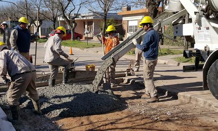 Provincia y Municipio coordinan obras de pavimentación en distintos barrios de la ciudad