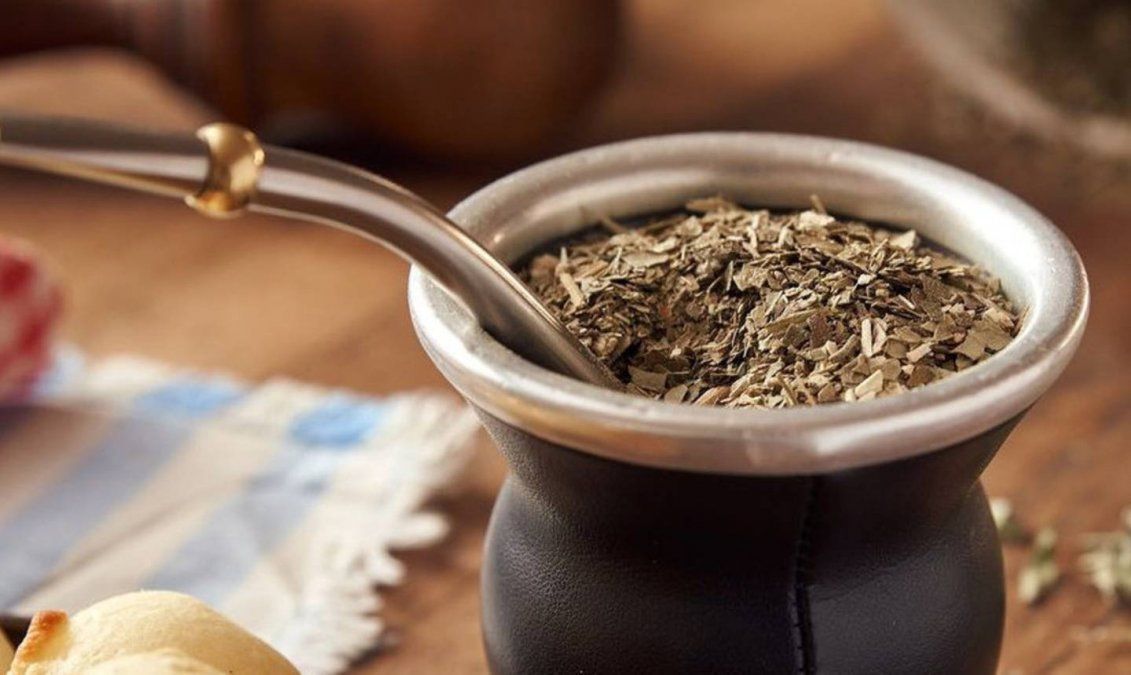 La acumulación de yerba en la bombilla afecta la higiene y la calidad de la infusión. La acumulación de yerba en la bombilla afecta la higiene y la calidad de la infusión.