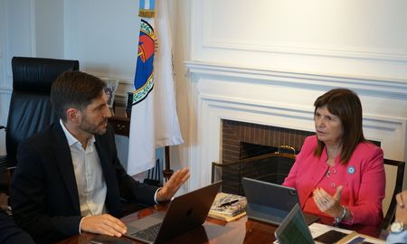La ministra de Seguridad, Patricia Bullrich recibirá al gobernador de Santa Fe, Maximiliano Pullaro el próximo viernes. La ministra de Seguridad, Patricia Bullrich recibirá al gobernador de Santa Fe, Maximiliano Pullaro el próximo viernes.