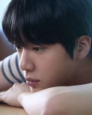Jin alcanzó los 1.000 millones de reproducciones en Spotify con “Don’t Say You Love Me”, uno de los mayores éxitos de su carrera como solista.