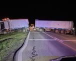 El vehículo quedó atravesado cerca del cruce con Ruta 34, en San Genaro. El chofer resultó ileso y el tránsito estuvo cortado. El vehículo quedó atravesado cerca del cruce con Ruta 34, en San Genaro. El chofer resultó ileso y el tránsito estuvo cortado.