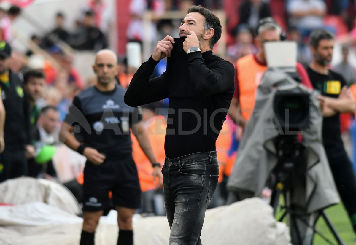 El Kily González fue amonestado en Unión vs. Defensa. El Kily González fue amonestado en Unión vs. Defensa.