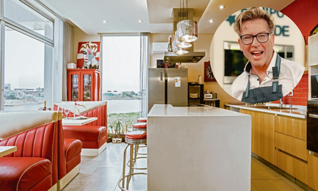 Así es la sorprendente cocina de la mansión de Guido Süller: inspirada en un restaurant de los años 50 Así es la sorprendente cocina de la mansión de Guido Süller: inspirada en un restaurant de los años 50