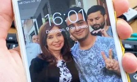 Llevó a arreglar su celular pero le negaron el servicio por tener una foto con Cristina de fondo de pantalla Llevó a arreglar su celular pero le negaron el servicio por tener una foto con Cristina de fondo de pantalla