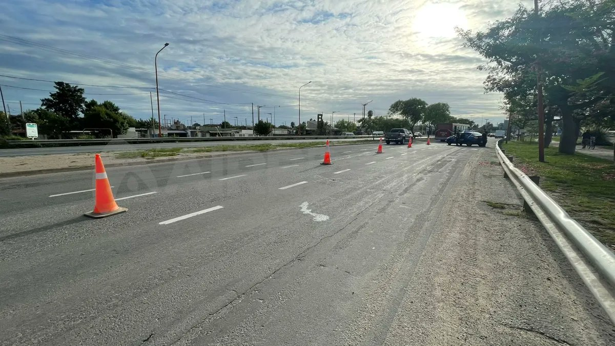 Un móvil policial custodia el ingreso oeste a la ciudad de Santa Fe. Un móvil policial custodia el ingreso oeste a la ciudad de Santa Fe.