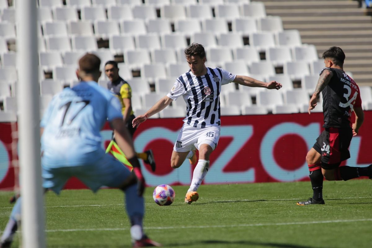 Talleres dio vuelta el partido y Colón pierde 2-1 en Mendoza