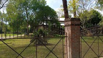 Madrugada de terror: asaltaron a una familia, le robaron $30 millones y su automóvil