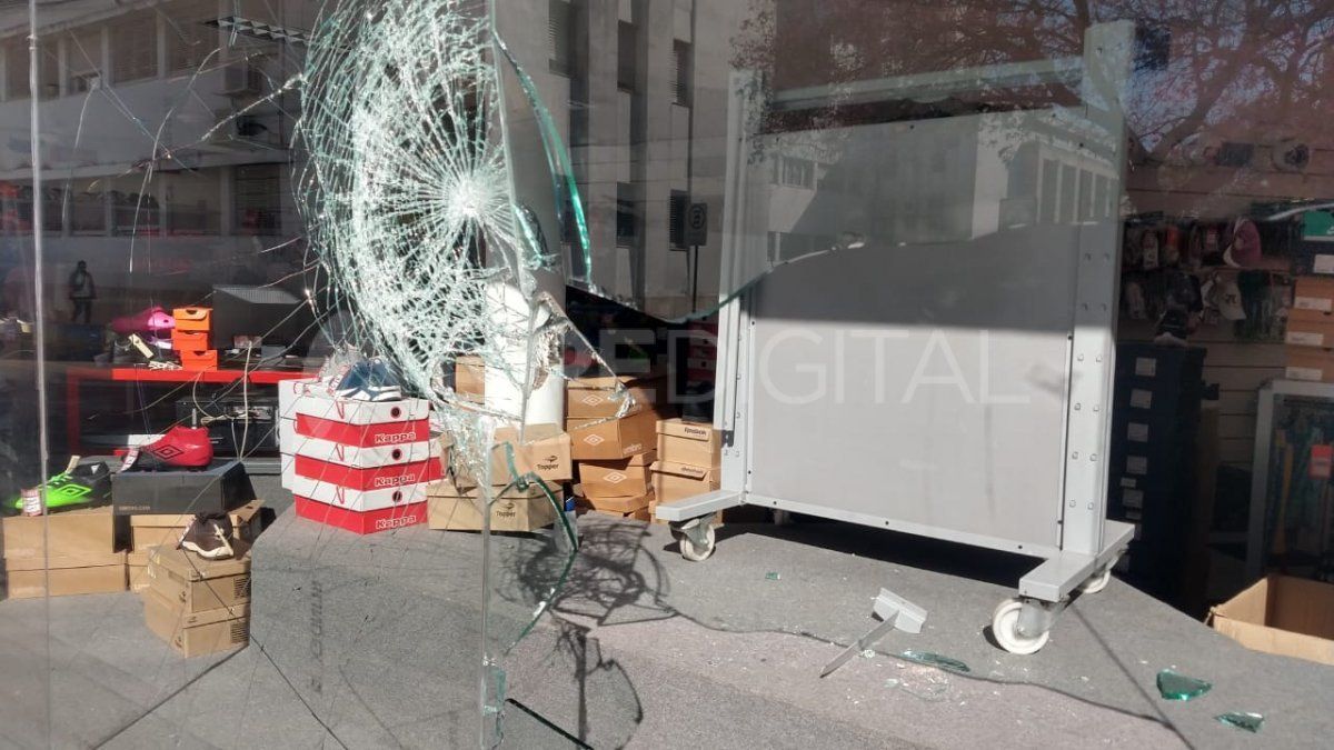 De todos los robos, esta vez fue la que más daño causaron en el vidrio templado