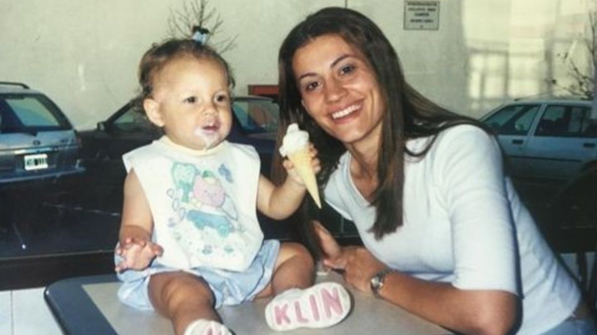 Natacha Jaitt junto a su hija, Antonella Olivera. Natacha Jaitt junto a su hija, Antonella Olivera.
