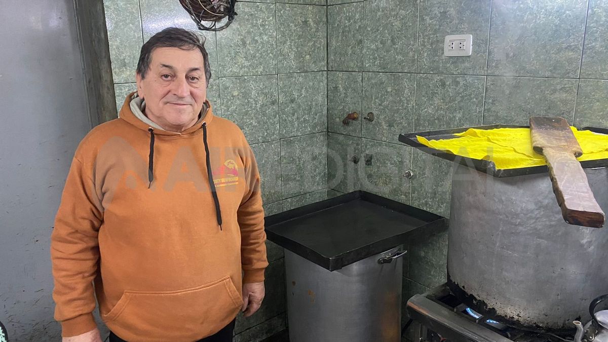 Miguel Verón, presidente de la vecinal de barrio Santa Rosa de Lima, que asiste con alimentos a alrededor de 70 personas por día.