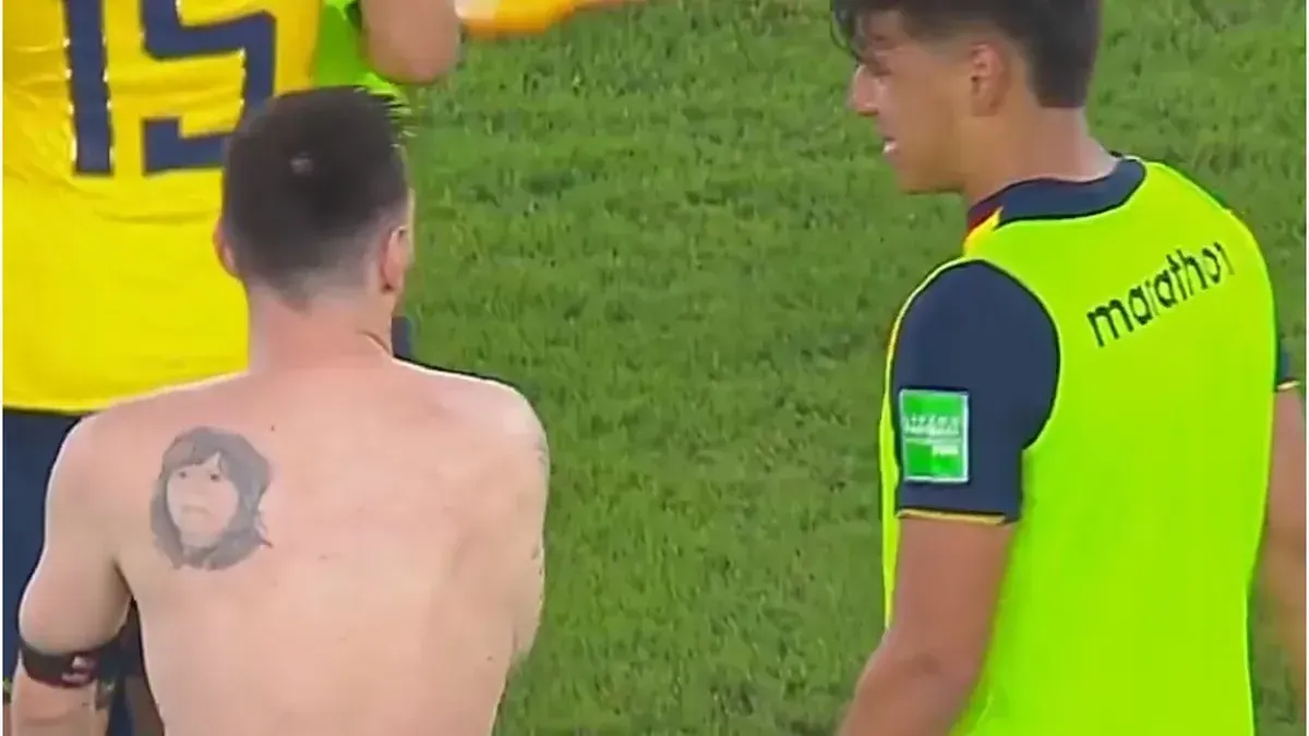 Lionel Messi mostró el tatuaje de su espalda y los hinchas enloquecieron: