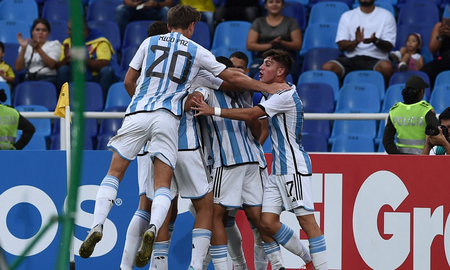 La Selección Argentina Sub-20 enfrentará a Colombia en su última chance de clasificar al Hexagonal final del Sudamericano. La Selección Argentina Sub-20 enfrentará a Colombia en su última chance de clasificar al Hexagonal final del Sudamericano.