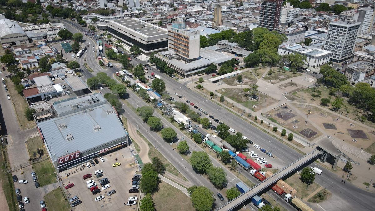 Otra mañana de caos en 27 de Febrero y Salta.
