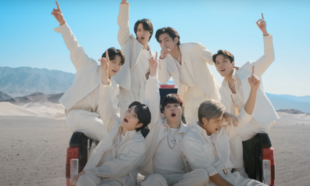 BTS rememora sus nueve años de carrera con su nuevo álbum Proof. BTS rememora sus nueve años de carrera con su nuevo álbum Proof.