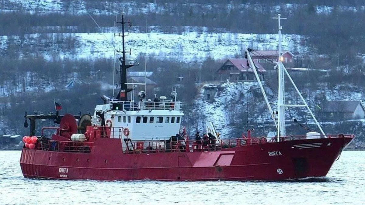 Diecisiete marineros fueron declarados desaparecidos y dos fueron rescatados hoy tras el naufragio de un barco pesquero en el Ártico ruso