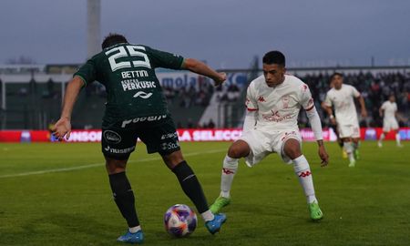 Sarmiento y Huracán empataron en el estadio Eva Perón de Junín por la 17ª fecha de la Liga Profesional. Sarmiento y Huracán empataron en el estadio Eva Perón de Junín por la 17ª fecha de la Liga Profesional.