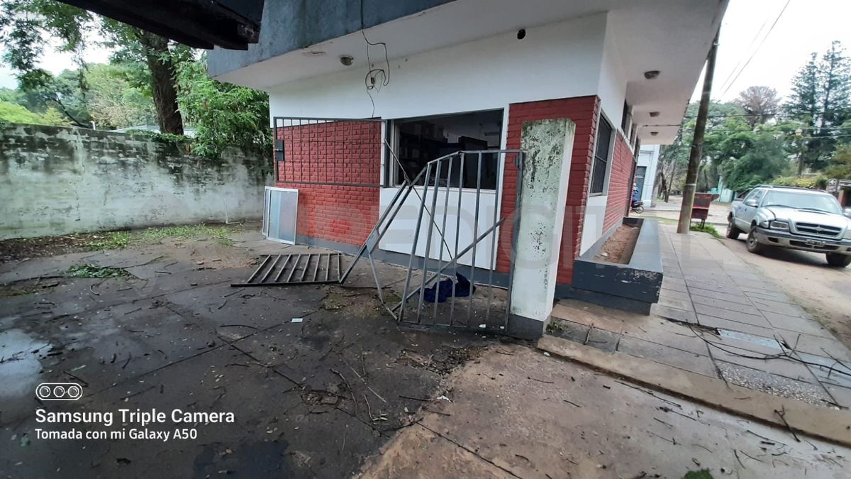 Los ladrones dañaron un porton y rompieron una ventana para ingresar al Correo.