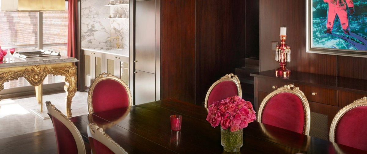 La suite cuenta con 250 metros cuadrados y posee dos dormitorios, un gran living y un espacioso comedor. La suite cuenta con 250 metros cuadrados y posee dos dormitorios, un gran living y un espacioso comedor.