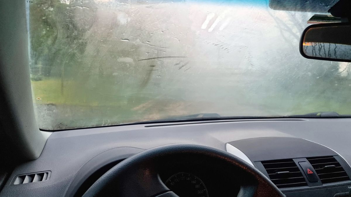 Los mejores consejos para desempañar los vidrios del auto en invierno sin usar el aire acondicionado.