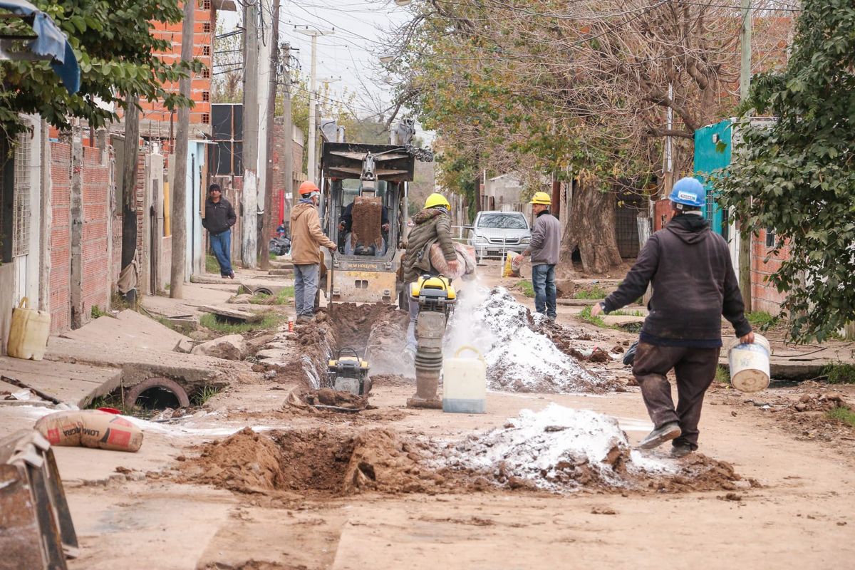 La provincia de Santa Fe trabaja en la mejora del servicio de agua potable en 8 barrios populares de la zona oeste de la ciudad de Rosario. La provincia de Santa Fe trabaja en la mejora del servicio de agua potable en 8 barrios populares de la zona oeste de la ciudad de Rosario.