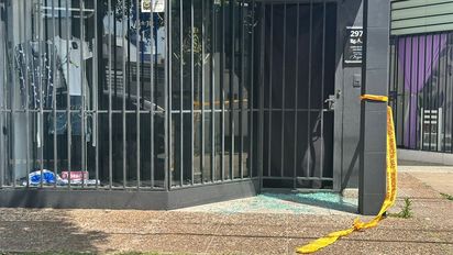 Un delincuente entró a los tiros a un local de ropa de Santo Tomé y baleó a un hombre y una mujer