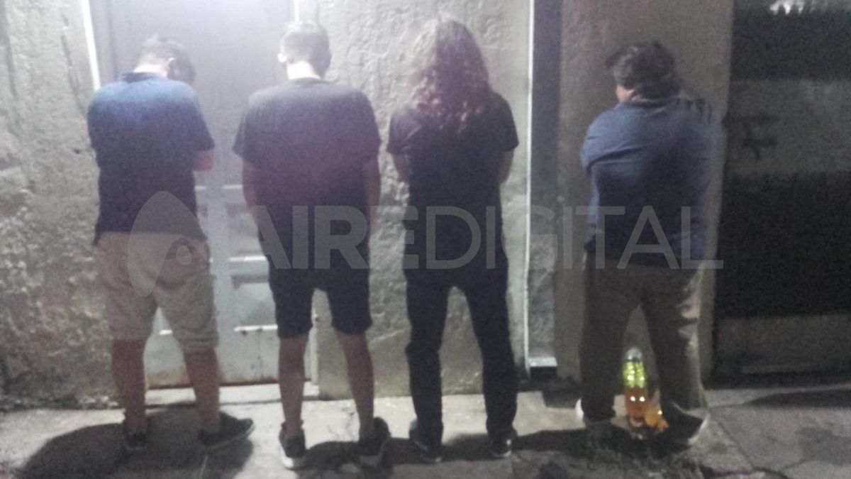 Los oficiales detuvieron a cuatro personas como organizadoras de la fiesta.&nbsp;