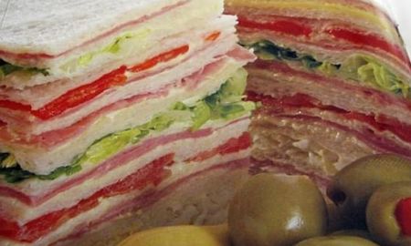 La Fiesta Provincial de la Harina reúne a miles de turistas con actividades como talleres de cocina, espectáculos musicales y degustaciones de productos locales. La Fiesta Provincial de la Harina reúne a miles de turistas con actividades como talleres de cocina, espectáculos musicales y degustaciones de productos locales.