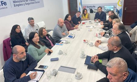 Para los trabajadores de la educación, la situación salarial y laboral sigue siendo alarmante, con la sensación de que las promesas oficiales no se traducen en acciones reales. Para los trabajadores de la educación, la situación salarial y laboral sigue siendo alarmante, con la sensación de que las promesas oficiales no se traducen en acciones reales.
