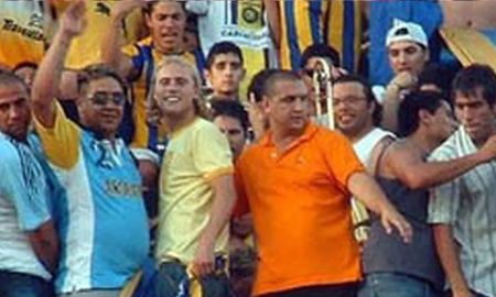 Jugadores de Rosario Central que fueron barras por un día junto a Andrés Pillín Bracamonte Jugadores de Rosario Central que fueron barras por un día junto a Andrés Pillín Bracamonte