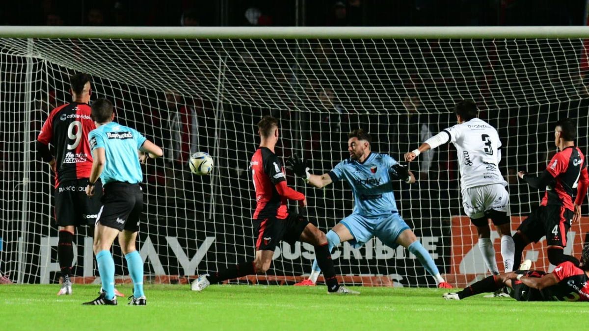 Colón sufrió en el complemento, pero se quedó con tres puntos clave. Colón sufrió en el complemento, pero se quedó con tres puntos clave.