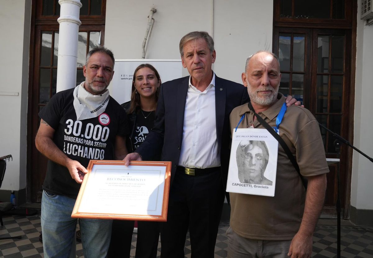 El secretario de Derechos Humanos de la Provincia, Emilio Jatón, encabezó el acto central por el Día Nacional de la Memoria, Verdad y Justicia. El secretario de Derechos Humanos de la Provincia, Emilio Jatón, encabezó el acto central por el Día Nacional de la Memoria, Verdad y Justicia.