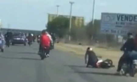 Investigan a policías por chocar y voltear intencionalmente a motociclistas en Villa Gobernador Gálvez Investigan a policías por chocar y voltear intencionalmente a motociclistas en Villa Gobernador Gálvez