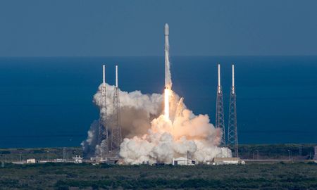 Se espera que el cohete vuelva a entrar en la atmósfera de la Tierra alrededor del 8 de mayo, y el Comando Espacial de Estados Unidos está rastreando la trayectoria. Se espera que el cohete vuelva a entrar en la atmósfera de la Tierra alrededor del 8 de mayo, y el Comando Espacial de Estados Unidos está rastreando la trayectoria.
