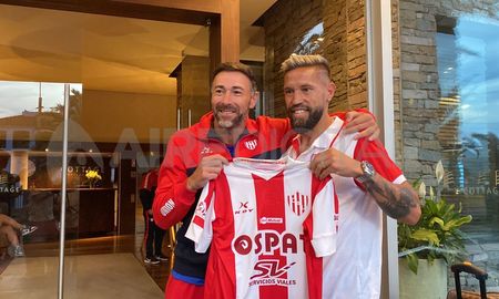 El Kily González recibió a Miguel Torrén y le regaló una camiseta de Unión. El Kily González recibió a Miguel Torrén y le regaló una camiseta de Unión.