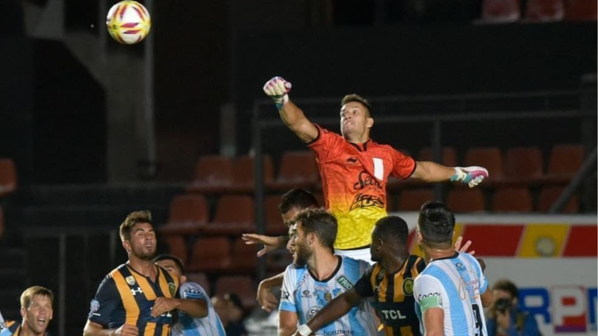 Un arquero se ofreció en Colón ¡a través de las redes sociales!.